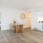 Charming In Spacious Retreat For 6 Apartamento