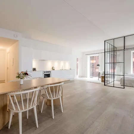 Charming In Spacious Retreat For 6 *