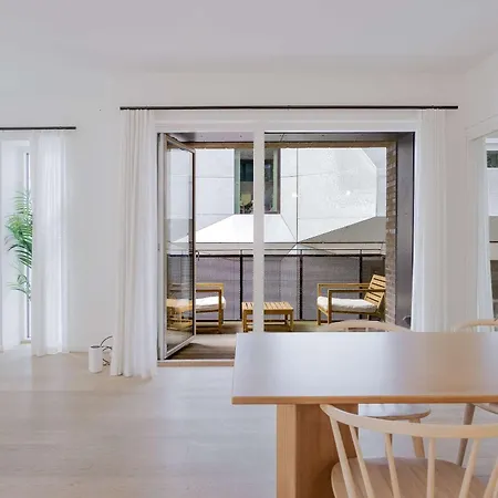 Charming In Spacious Retreat For 6