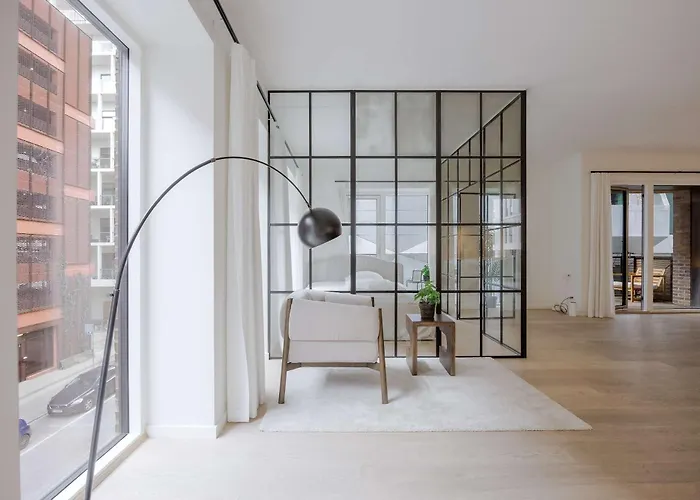 Charming In Spacious Retreat For 6