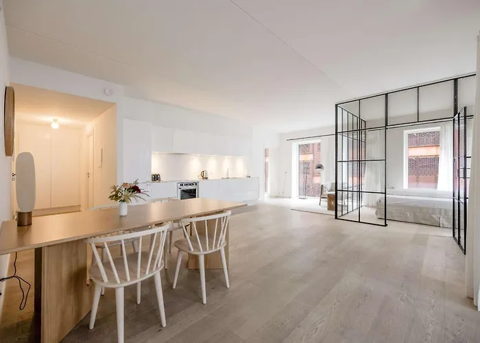 Charming In Spacious Retreat For 6 *