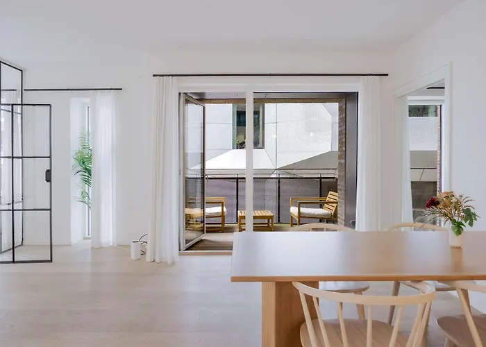 Charming In Spacious Retreat For 6