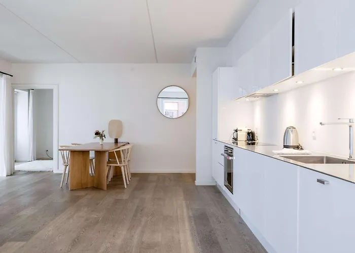 Charming In Spacious Retreat For 6 *