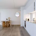 Charming In Spacious Retreat For 6 *